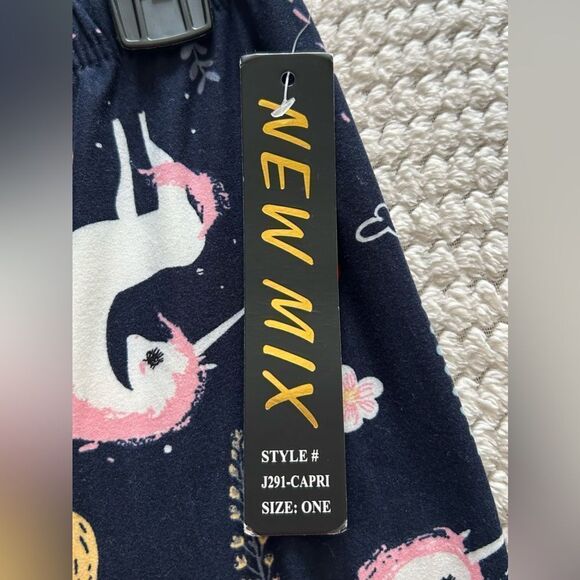 NWT … NEW MIX “One Size” Unicorn Print Capri Leggings - Picture 8 of 8